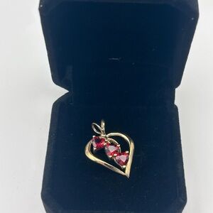 ✨ 10K Gold Garnet Heart Pendant – Triple Heart Design – Romantic Vintage Style